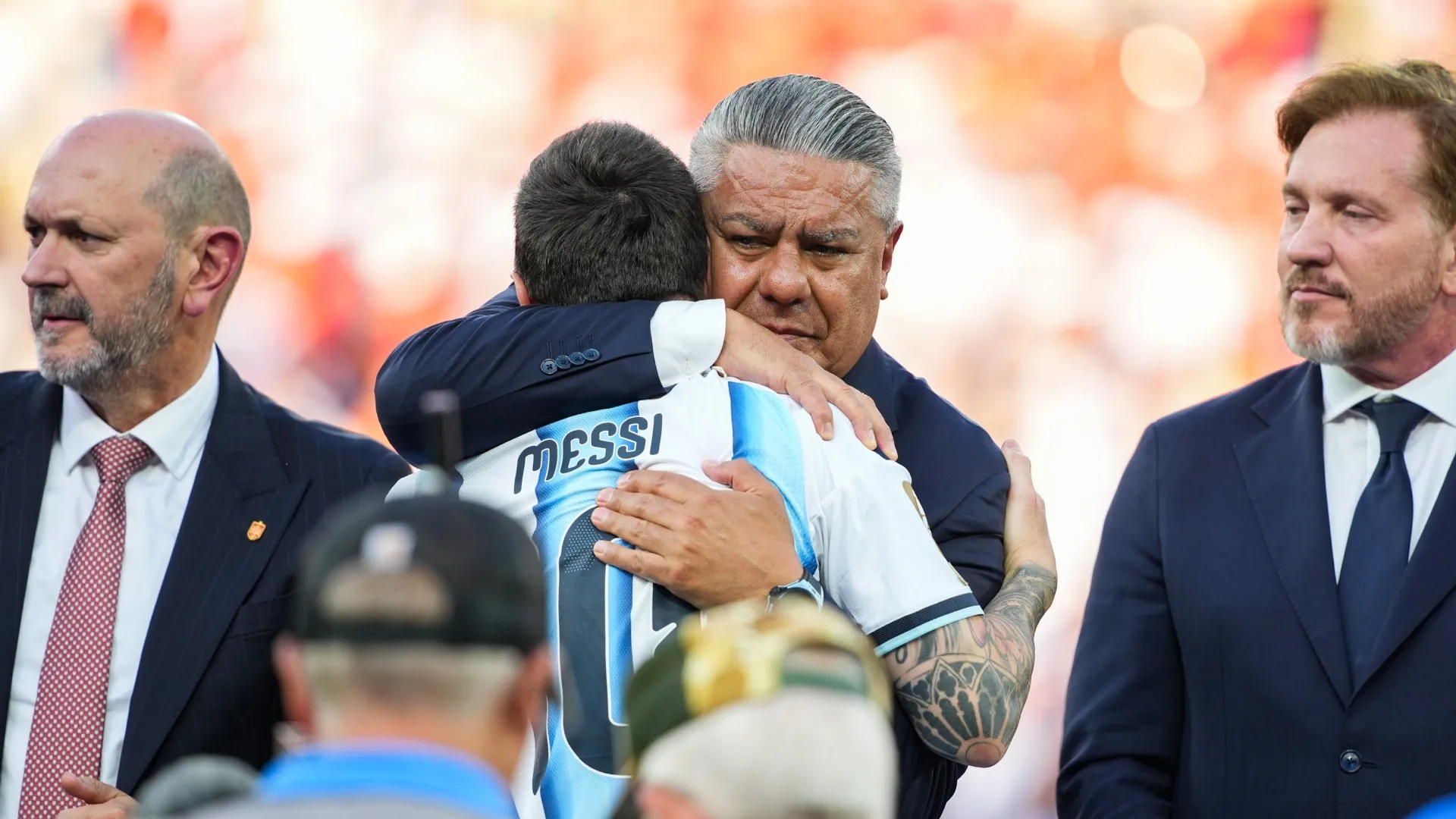 AFA president Claudio Tapia hugs Lionel Messi after losing to Spain in the 2026 World Cup Final. (Andrew Harnik/Getty Images)