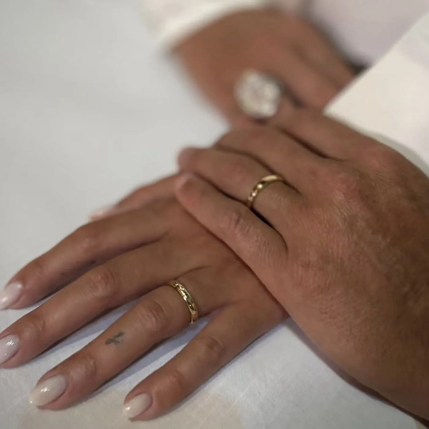 Cristiano Ronaldo and Georgina Rodriguez announce their marriage.