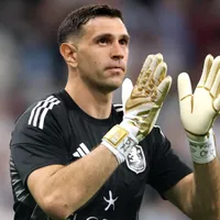 Why is Emiliano Martinez not playing for Aston Villa in UEFA Super Cup 2026 against PSG?