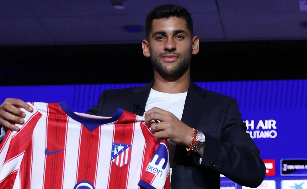 Cristian Romero Supports Julian Alvarez Amid Fan Tension at Atletico Madrid