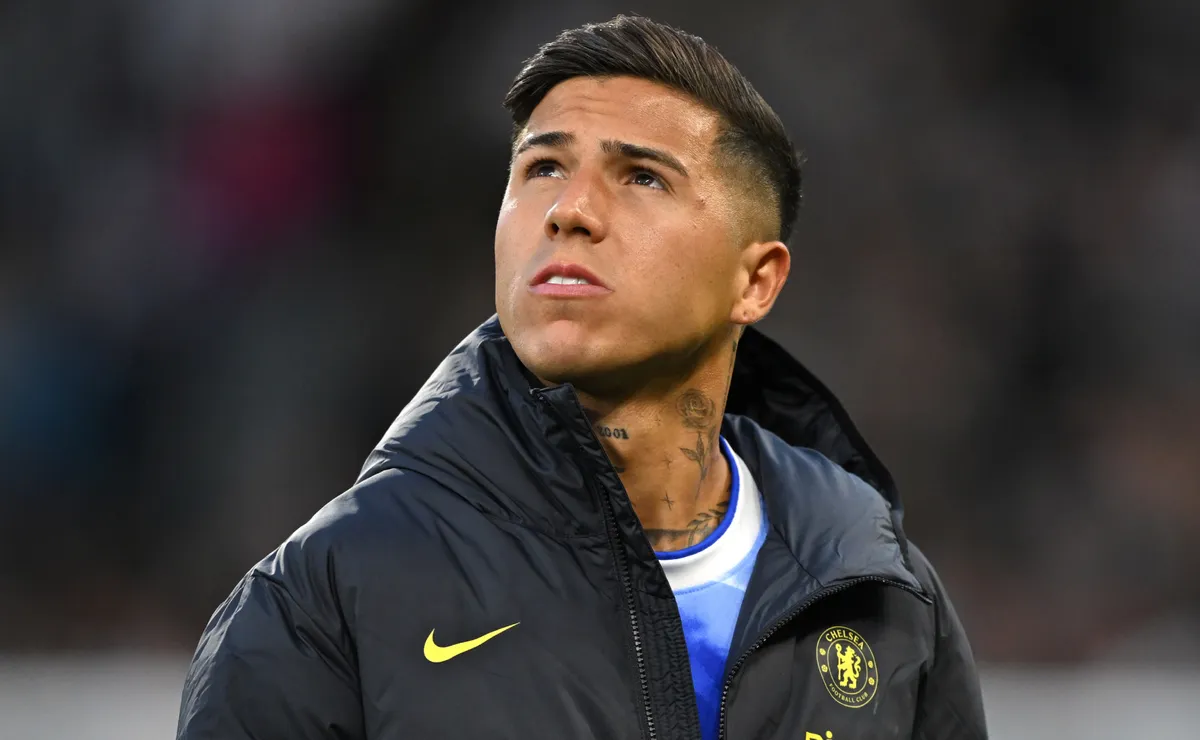 Chelsea Targets Replacement for Enzo Fernandez Amid Manchester City Negotiations