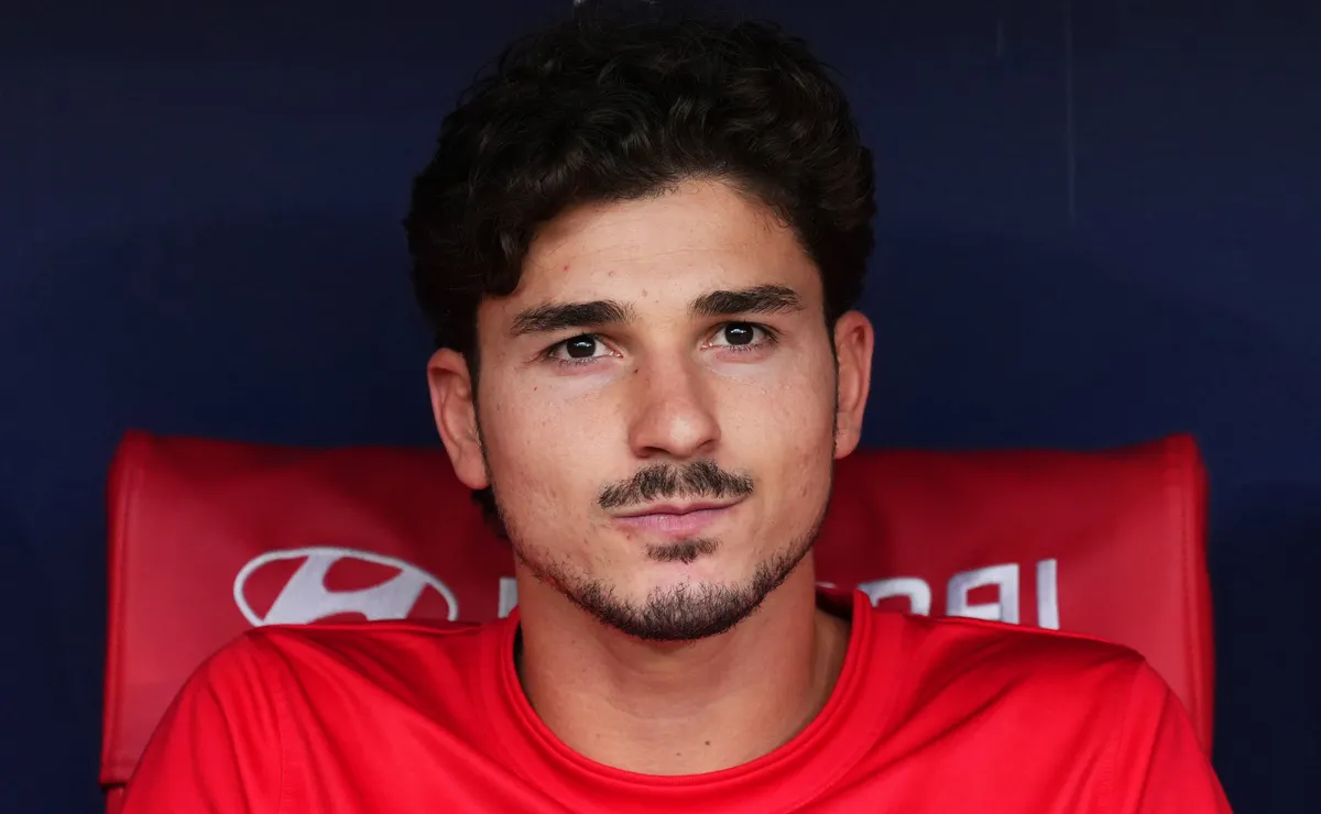Atletico Madrid Fans Call for Julian Alvarez's Exit Amid Ongoing Absence