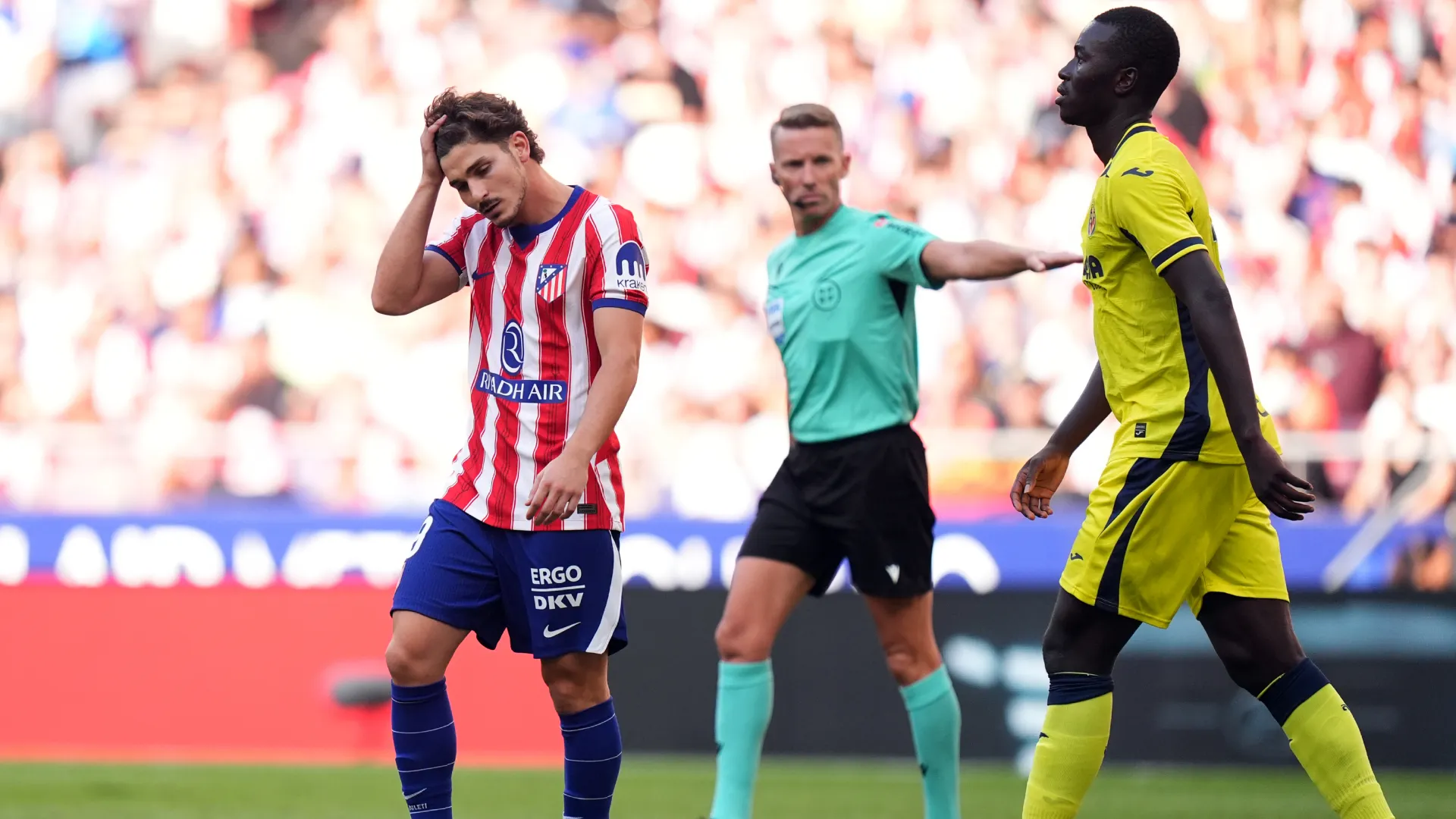 Julian Alvarez of Atletico de Madrid reacts during the match against Villarreal. (Getty Images)