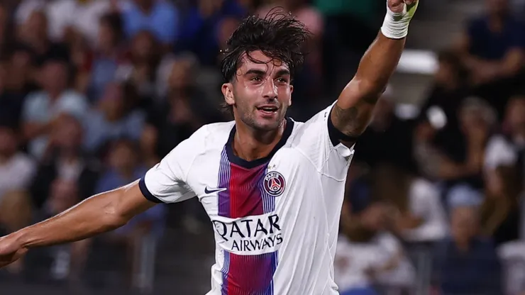 Ferran Torres of PSG celebrating.