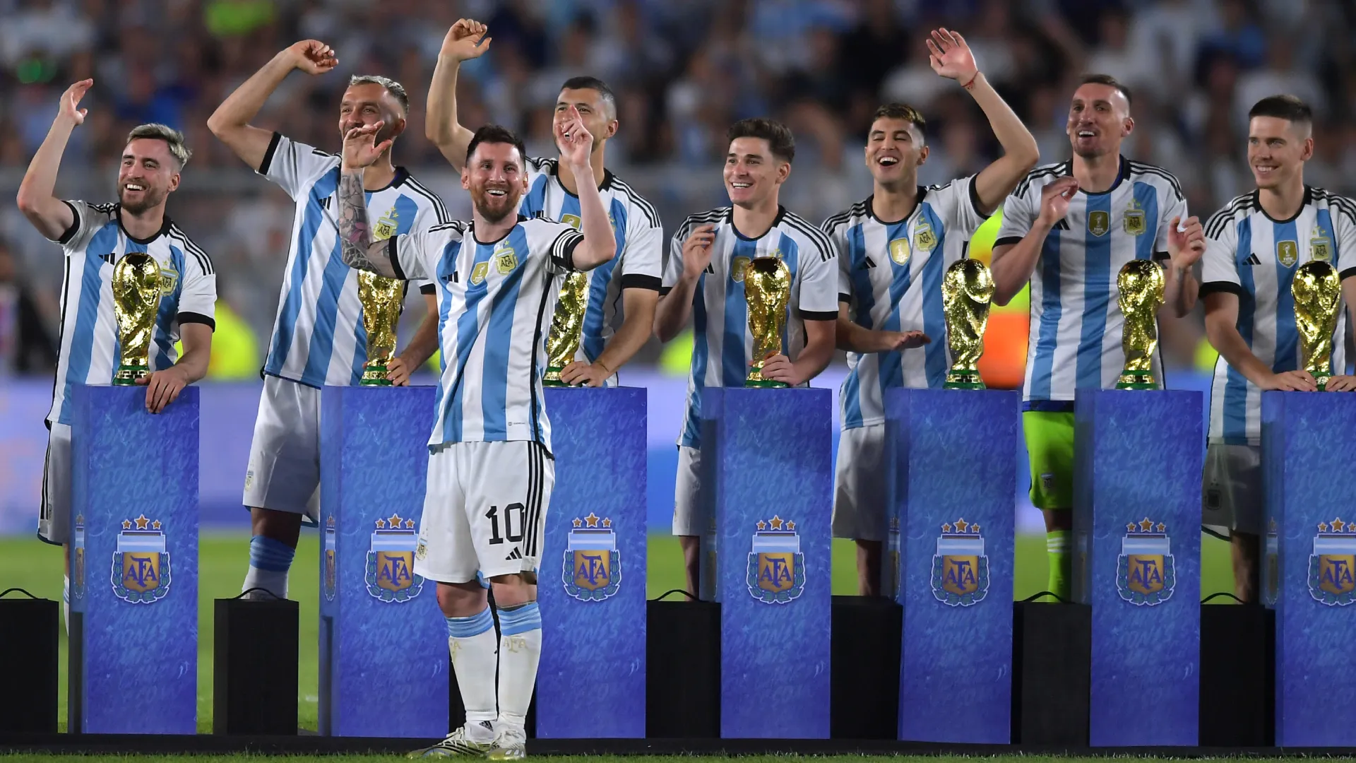 Lionel Messi and teammates celebrate with World Cup replicas at Estadio El Monumental. (Getty Images)