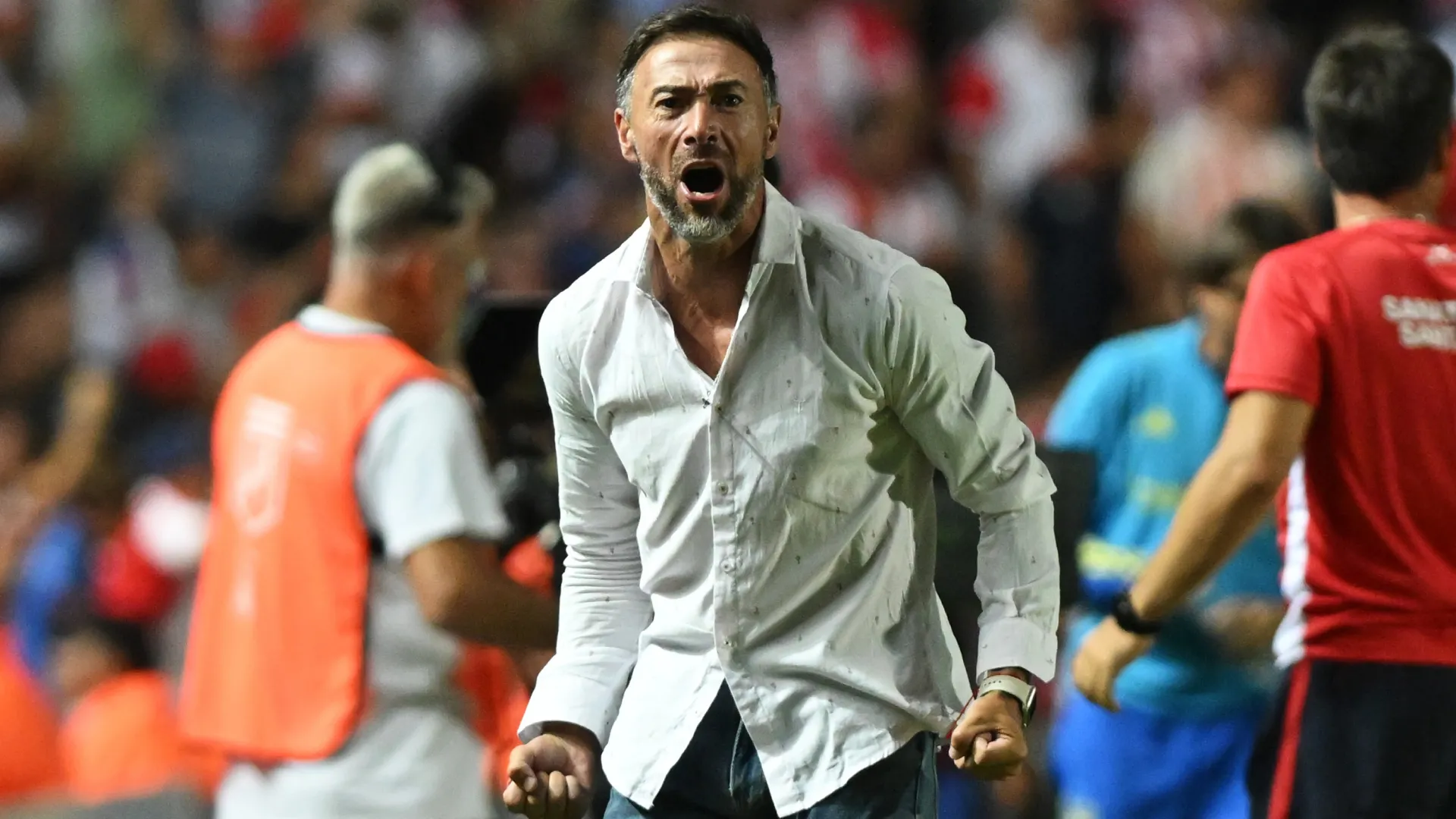 Kily González celebrates a goal while coaching Union de Santa Fe. (Getty Images)