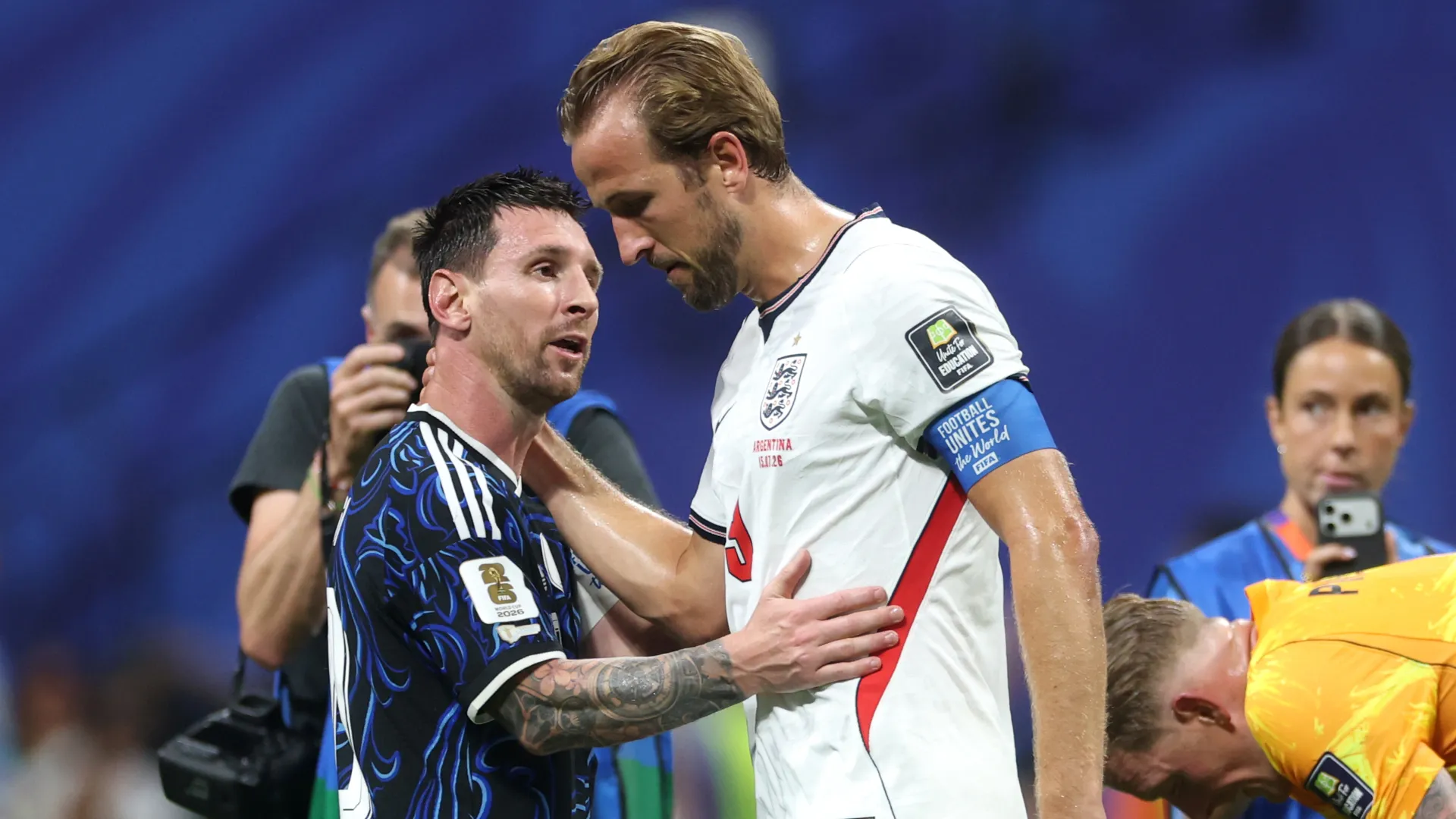 Lionel Messi #10 of Argentina is congratulated by Harry Kane #9 of England. (Getty Images)