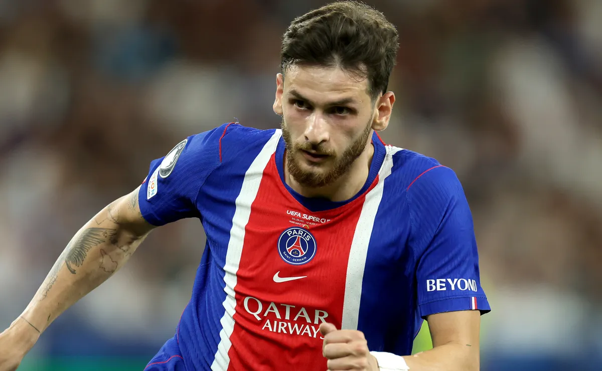 Why is Khvicha Kvaratskhelia not starting for PSG vs Manchester City in 2026-27 UEFA Champions League?