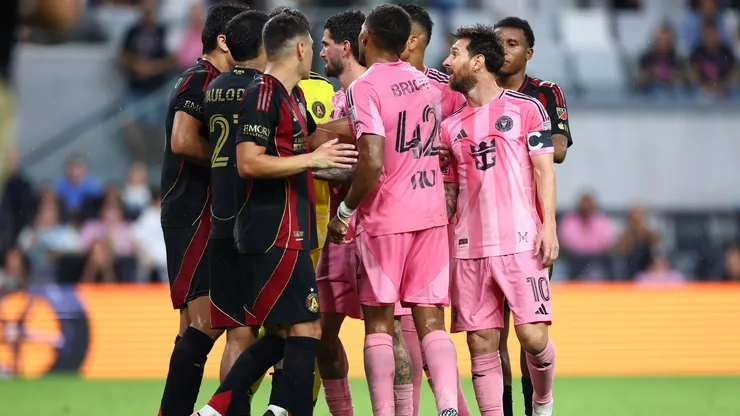 Junior Alonso #6 of Atlanta United